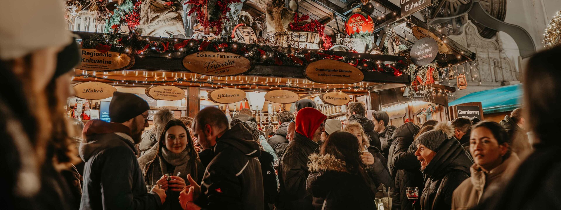 Koblenzer Weihnachtsmarkt © Koblenz-Touristik GmbH, Janko.Media Getränkestand auf dem Koblenzer Weihnachtsmarkt © Koblenz-Touristik GmbH, Janko.Media