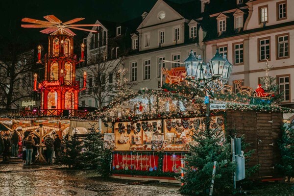 Koblenzer Weihnachtsmarkt auf dem Platz "Am Plan" © Koblenz-Touristik GmbH, Janko.Media Koblenzer Weihnachtsmarkt auf dem Platz "Am Plan" © Koblenz-Touristik GmbH, Janko.Media
